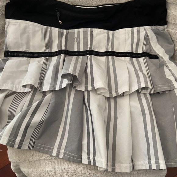 Lululemon Tennis Skirt - size 4 - Picture 13 of 16